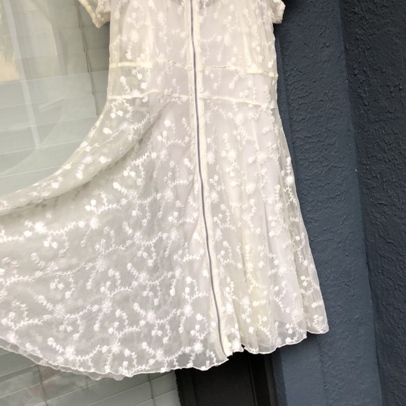 Gorgeous Lace Dress - Picture 2 of 3